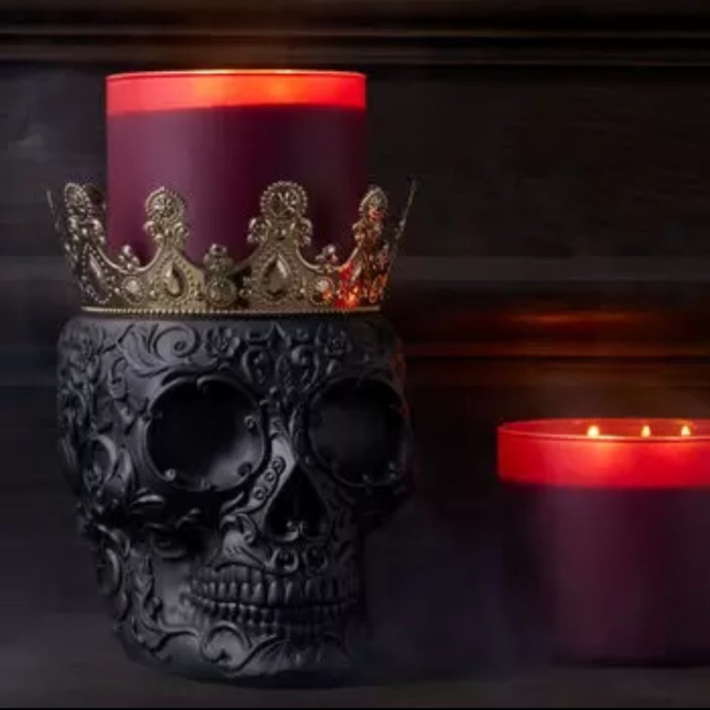 Bath and Body Works Filigree Skull with Crown 3 Wick Candle Holder